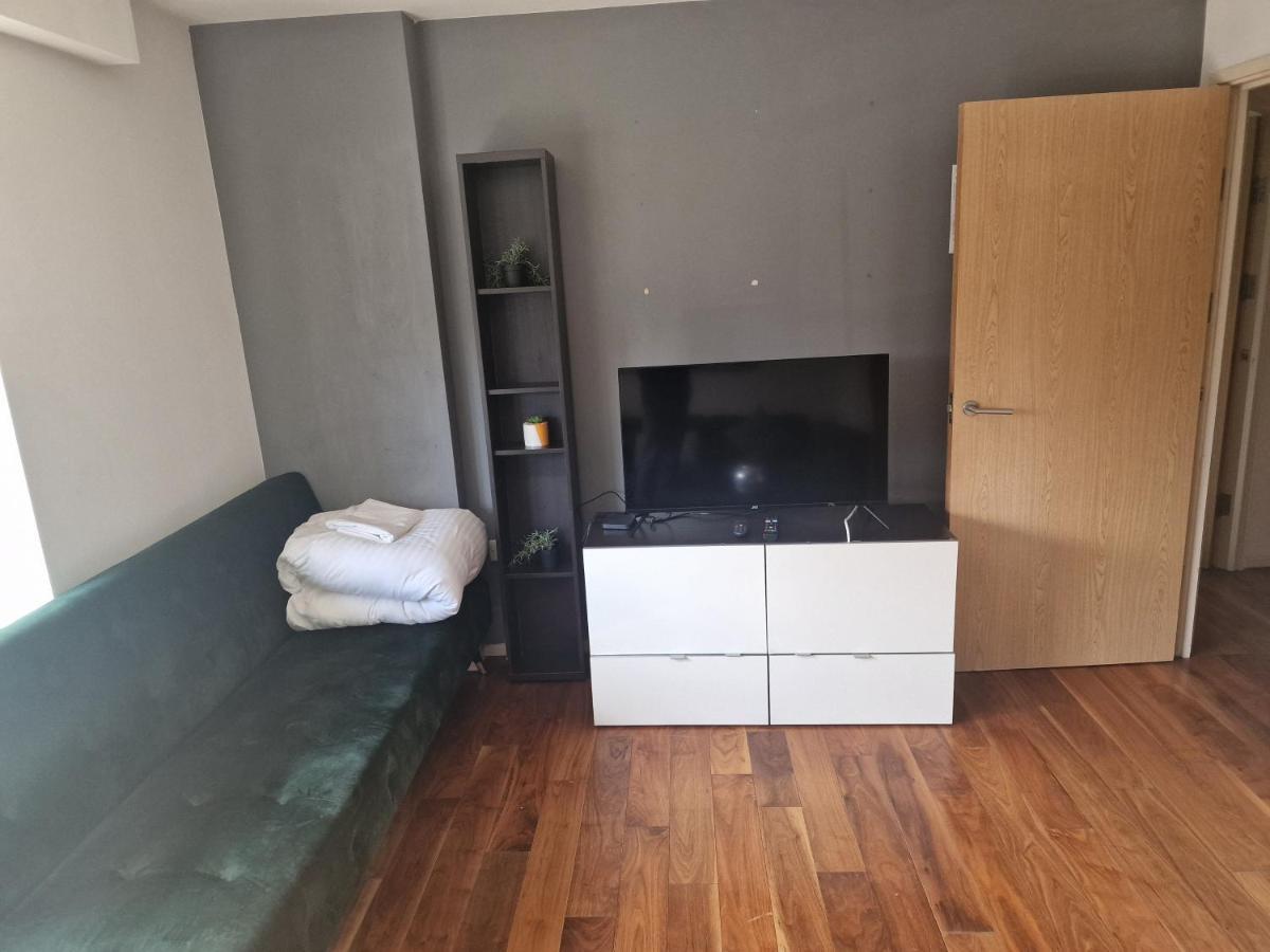 Immaculate 1-Bed Apartment In London Eksteriør billede